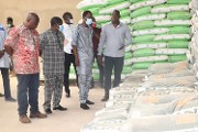 Centrale d’Approvisionnement en Intrants et Matériels agricoles (CAIMA): le ministre Delwendé Innocent KIBA constate le déchargement des premières commandes d'engrais